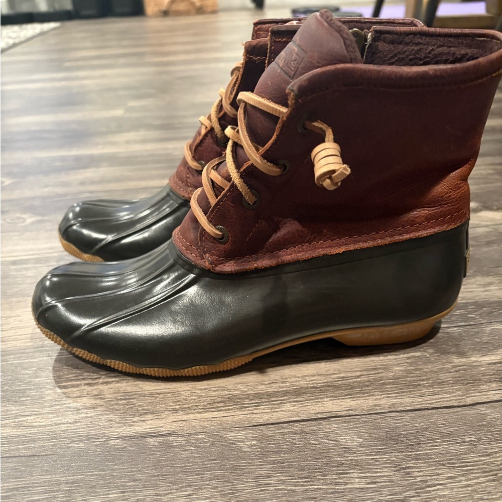 SPERRY SALTWATER DUCK BOOTS - LIKE NEW! SIZE 8
